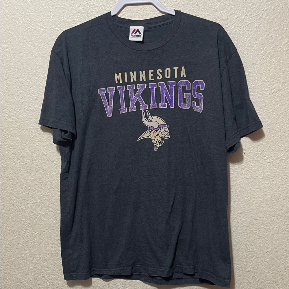 Majestic Minnesota Vikings Men's Tee Shirt. Good Condition. Pit To Pit 23 Inches